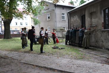 Inscenizacja historyczna i koncert patriotyczny podsumowały wieluńskie uroczystości związane z 80. rocznicą wybuchu Powstania Warszawskiego